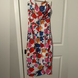 NWOT: Cute floral dress! Cute slit - great dress just doesn’t fit me up top!